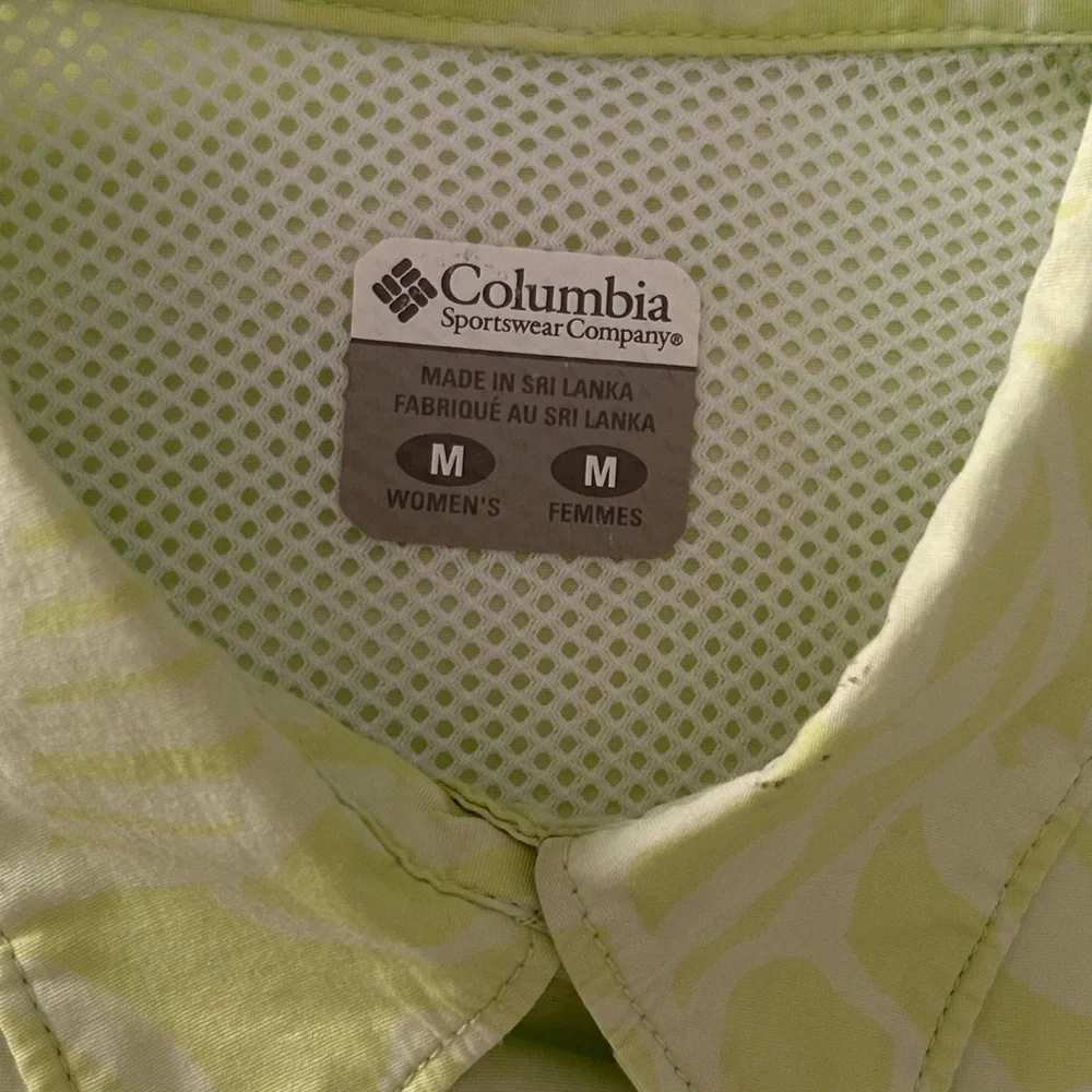 Columbia Women’s Long Sleeve Activewear Shirt Green and White Medium
